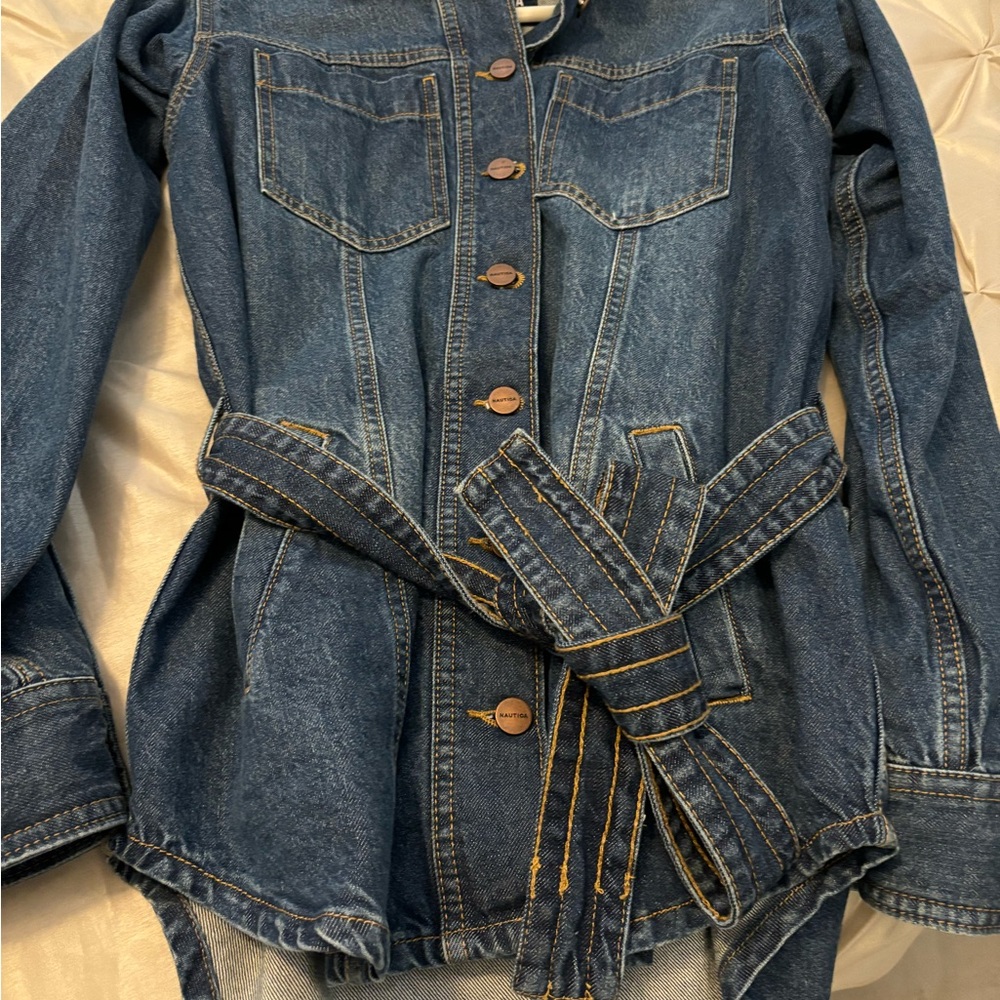 Excellent condition, size xs mall but he was runs a medium .